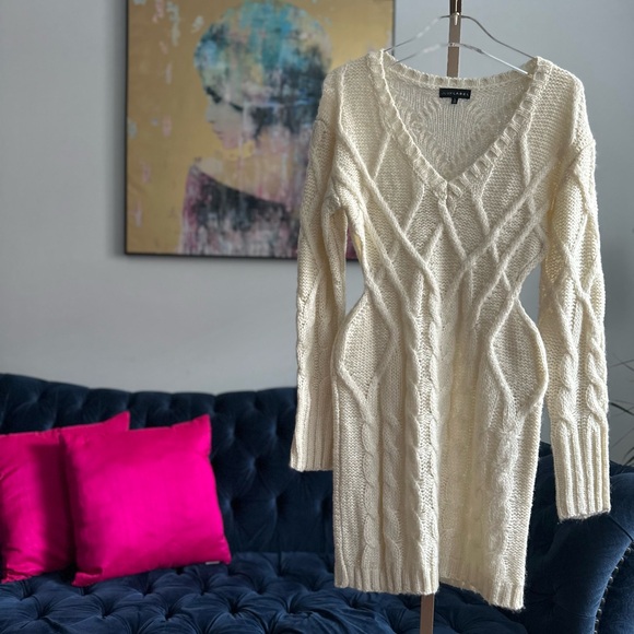 JLUXLABEL Cream V-Neck Cable Knit Sweater - Picture 2 of 11